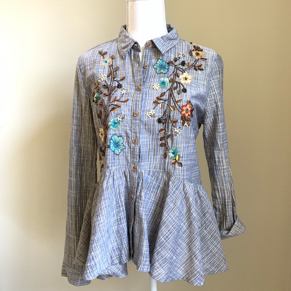 Anthropologie Tops - Anthropologie shirt. Size Small